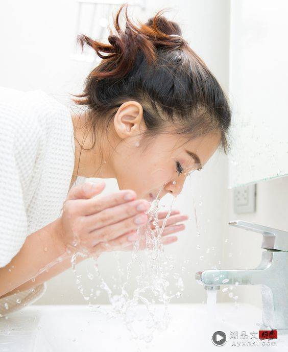Tips I 这样洗脸你的肌肤喊救命！5种最伤肌的错误洗脸方式 更多热点 图3张